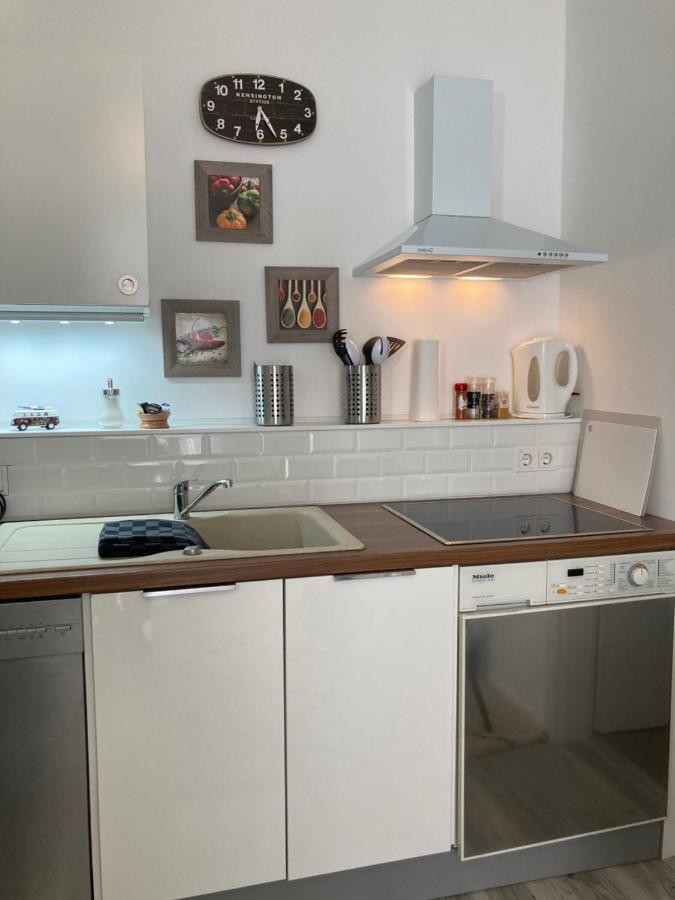 Living At Saarpartments - Adultsonly - Business & Holiday Homes With Kitchen For Long- And Short Term Stay, 3 Min To St Johanner Markt And Points Of Interest ザールブリュッケン エクステリア 写真