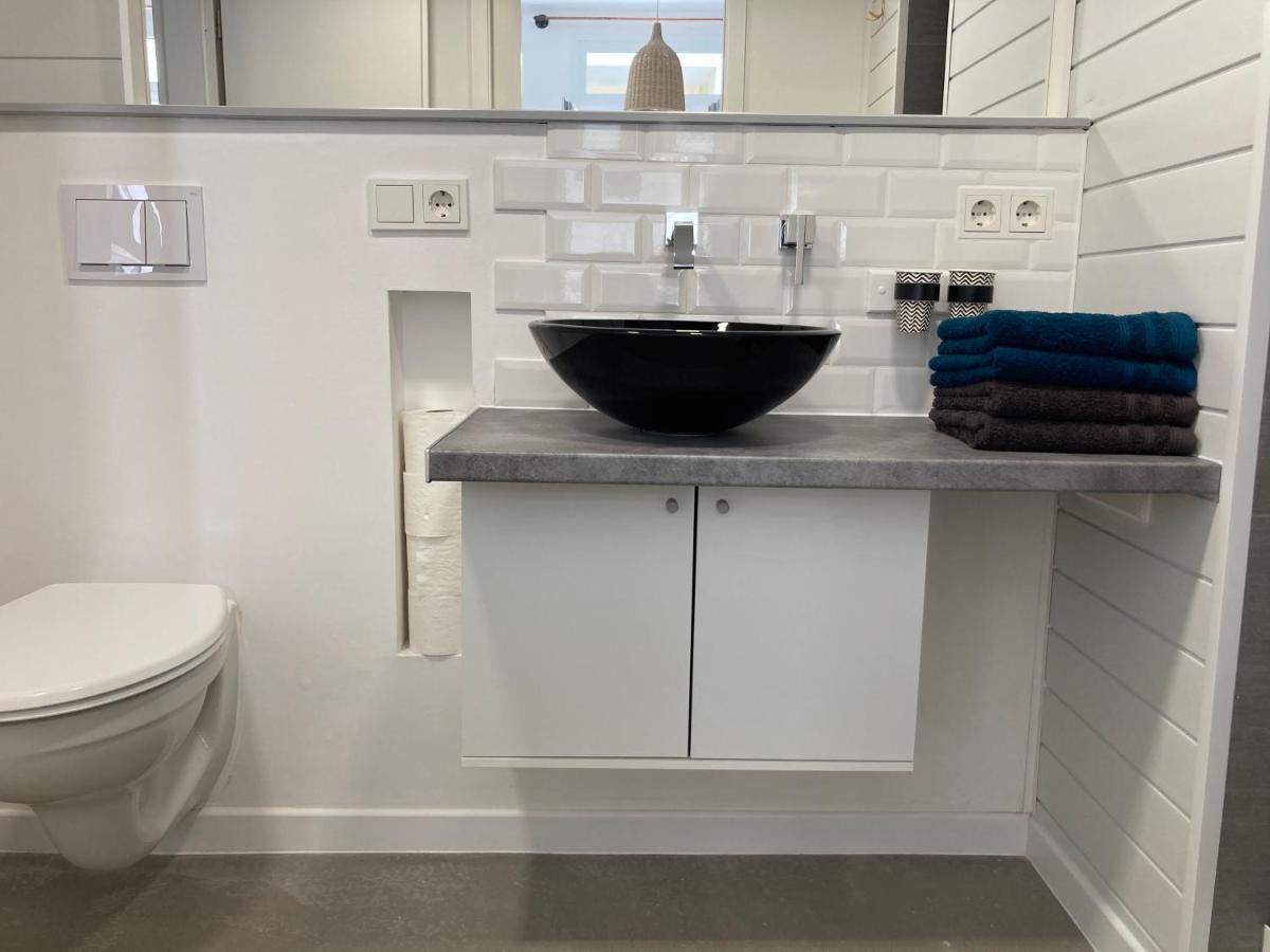 Living At Saarpartments - Adultsonly - Business & Holiday Homes With Kitchen For Long- And Short Term Stay, 3 Min To St Johanner Markt And Points Of Interest ザールブリュッケン エクステリア 写真
