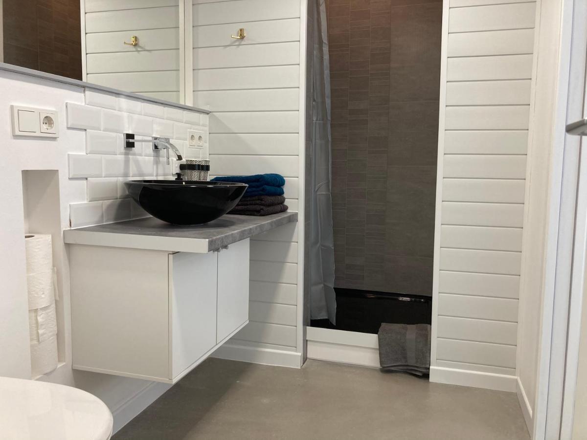 Living At Saarpartments - Adultsonly - Business & Holiday Homes With Kitchen For Long- And Short Term Stay, 3 Min To St Johanner Markt And Points Of Interest ザールブリュッケン エクステリア 写真